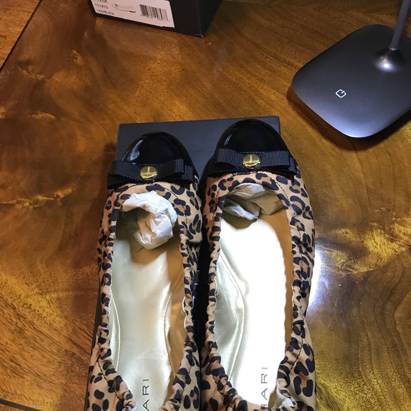 Tahari Gibson Flats Women’s Size 7 1/2 - Picture 6 of 8